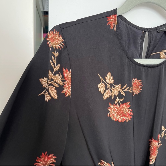 Dynamite Floral Blouse - Picture 5 of 6